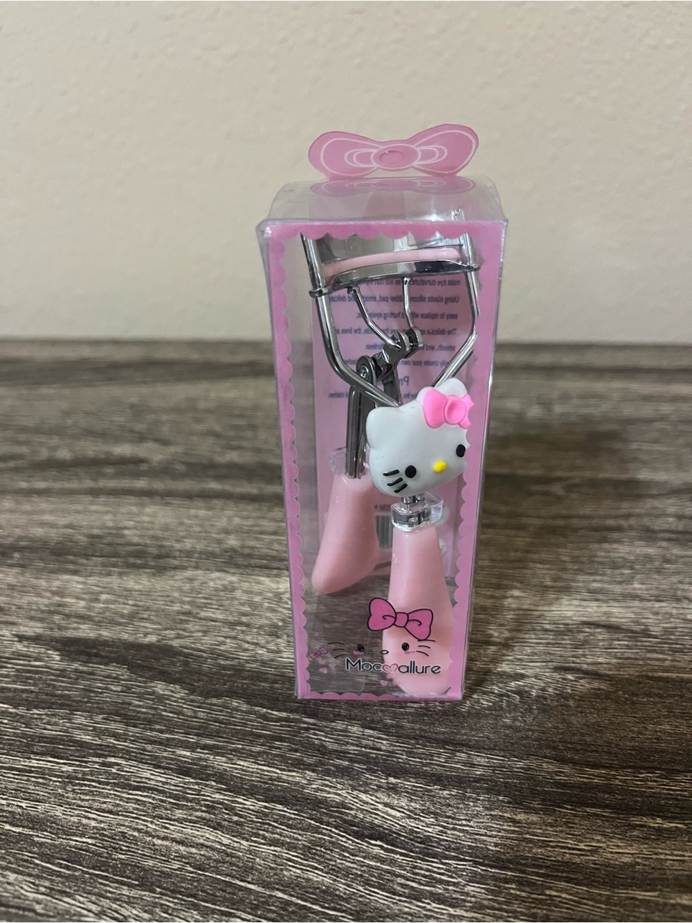 Pink Hello Kitty Eyelash Curler